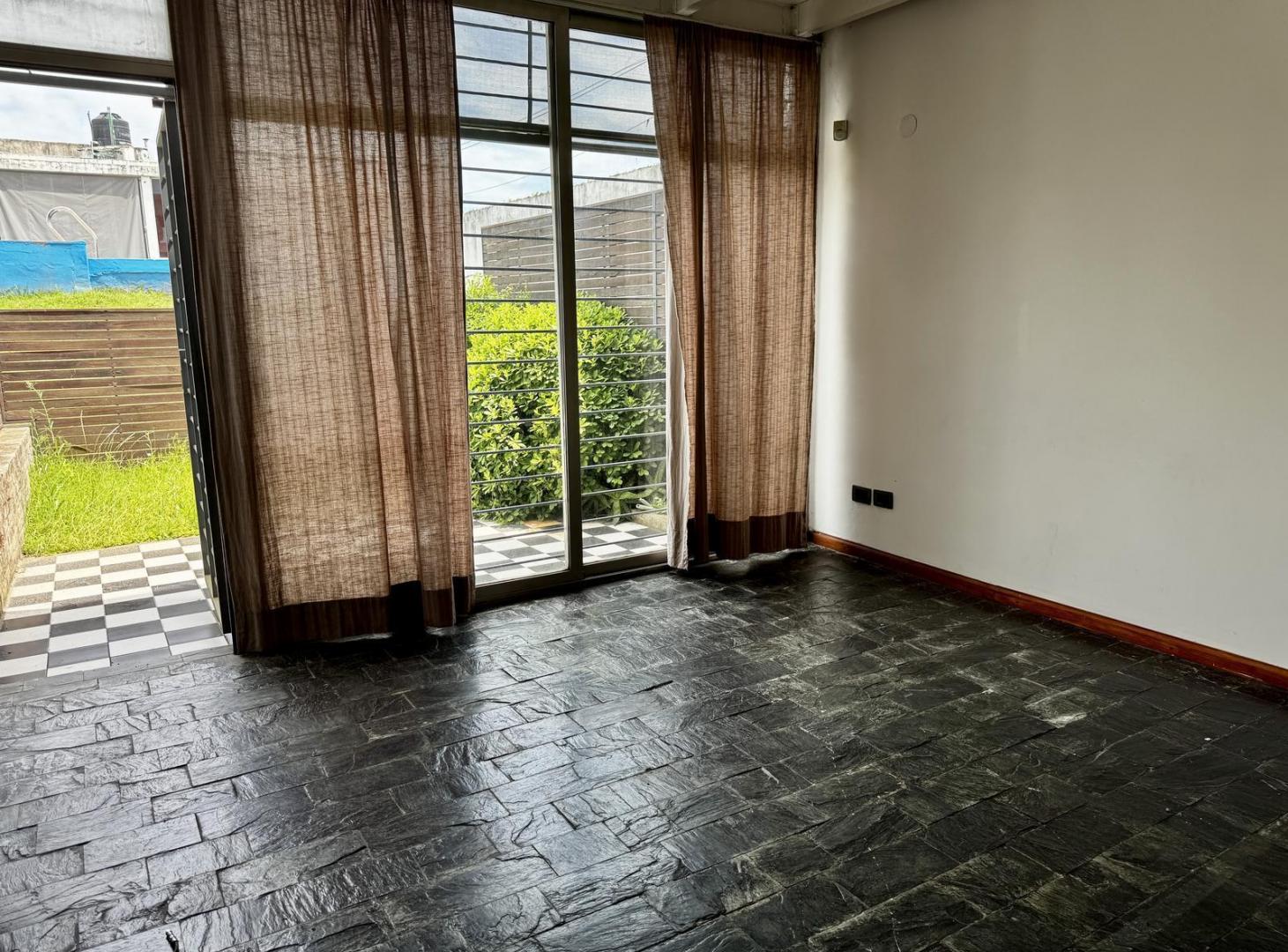 Foto de Casa tipo duplex de 2 dormitorios jardin y cochera en la florida Rosario, imagen 2