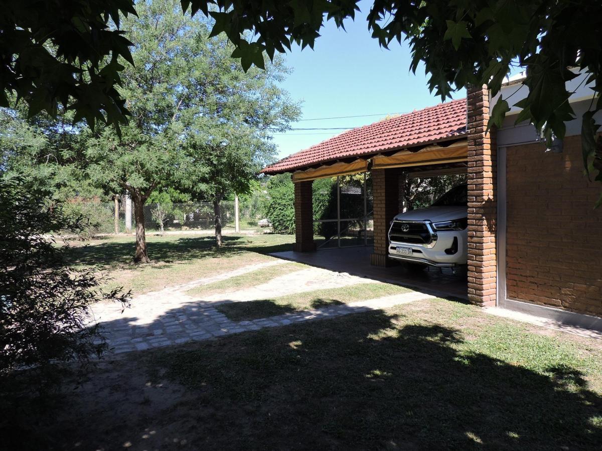 Hermosa Casa en R1 Km 10 con Terreno de 1800 m² 2