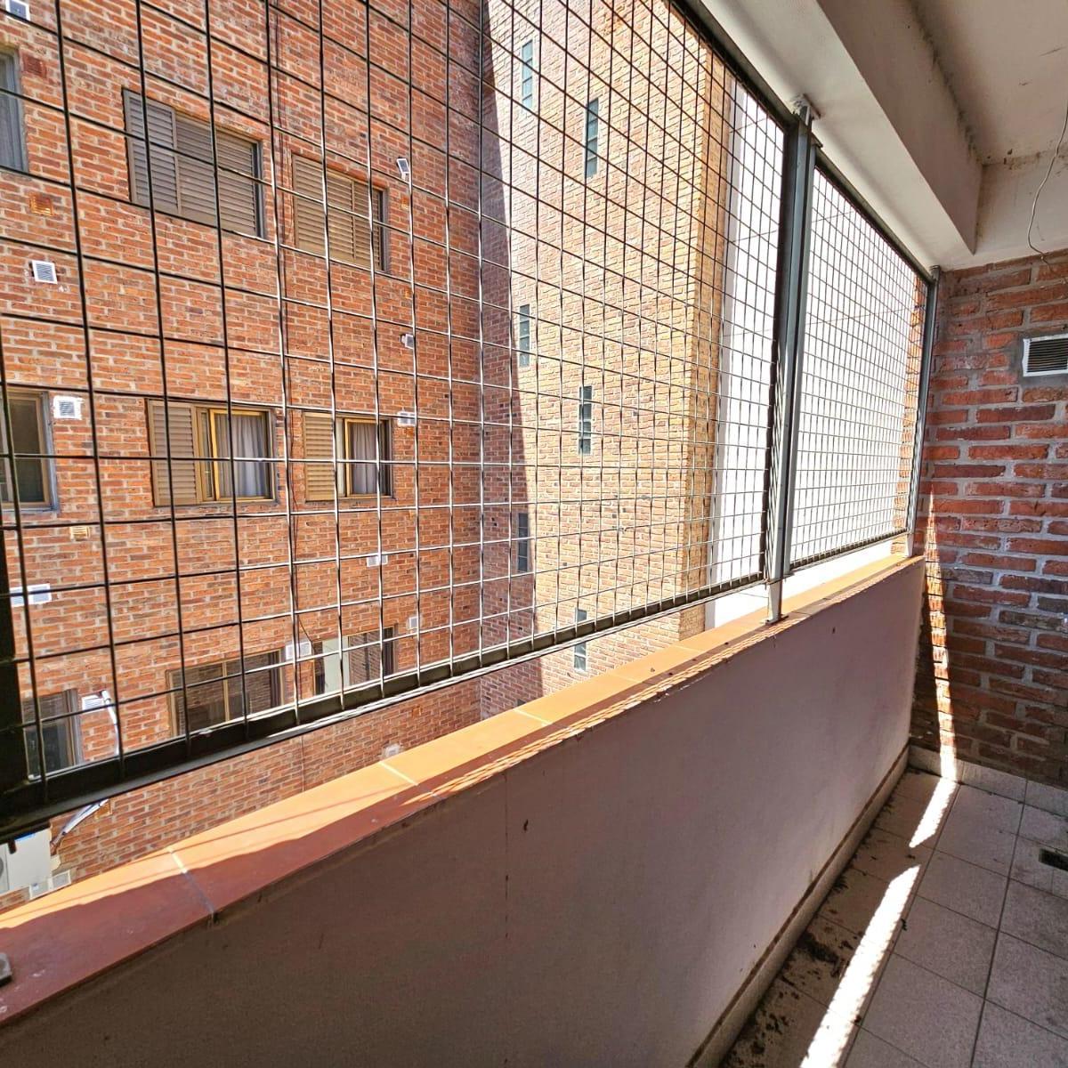 Venta Dpto. 2 Dorm. y Cochera Zona Centro. 5
