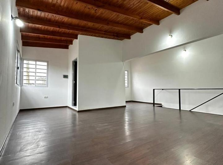 Casa en alquiler - 1 dormitorio - pileta - Villa Parque Sicardi La Plata 2