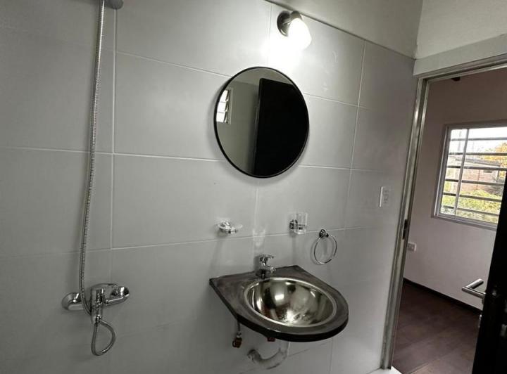 Casa en alquiler - 1 dormitorio - pileta - Villa Parque Sicardi La Plata 5