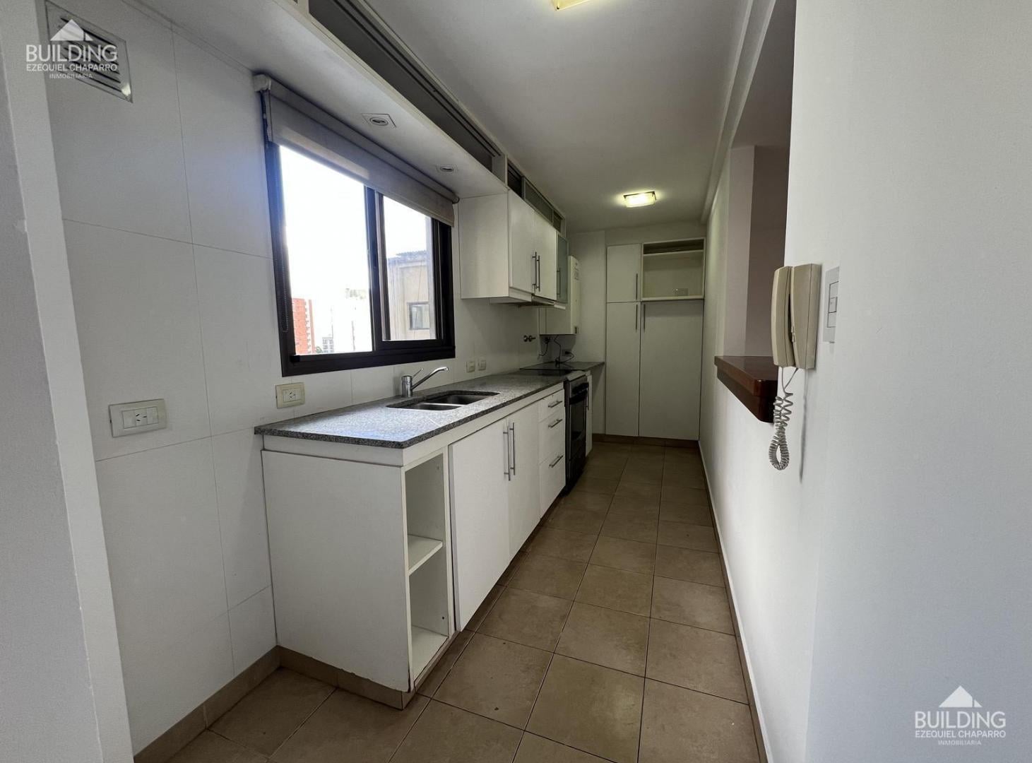 Departamento en venta - 2 dormitorios   escritorio - cochera - La Plata