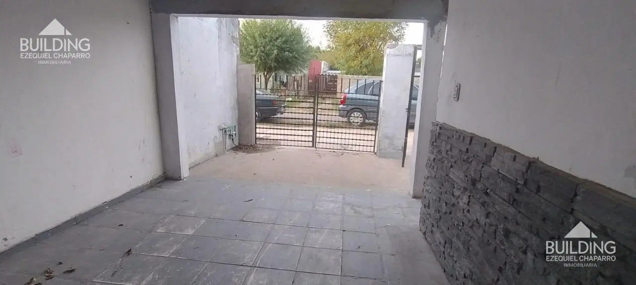 Casa de 2 dormitorios con monoambiente y patio en Melchor Romero 2