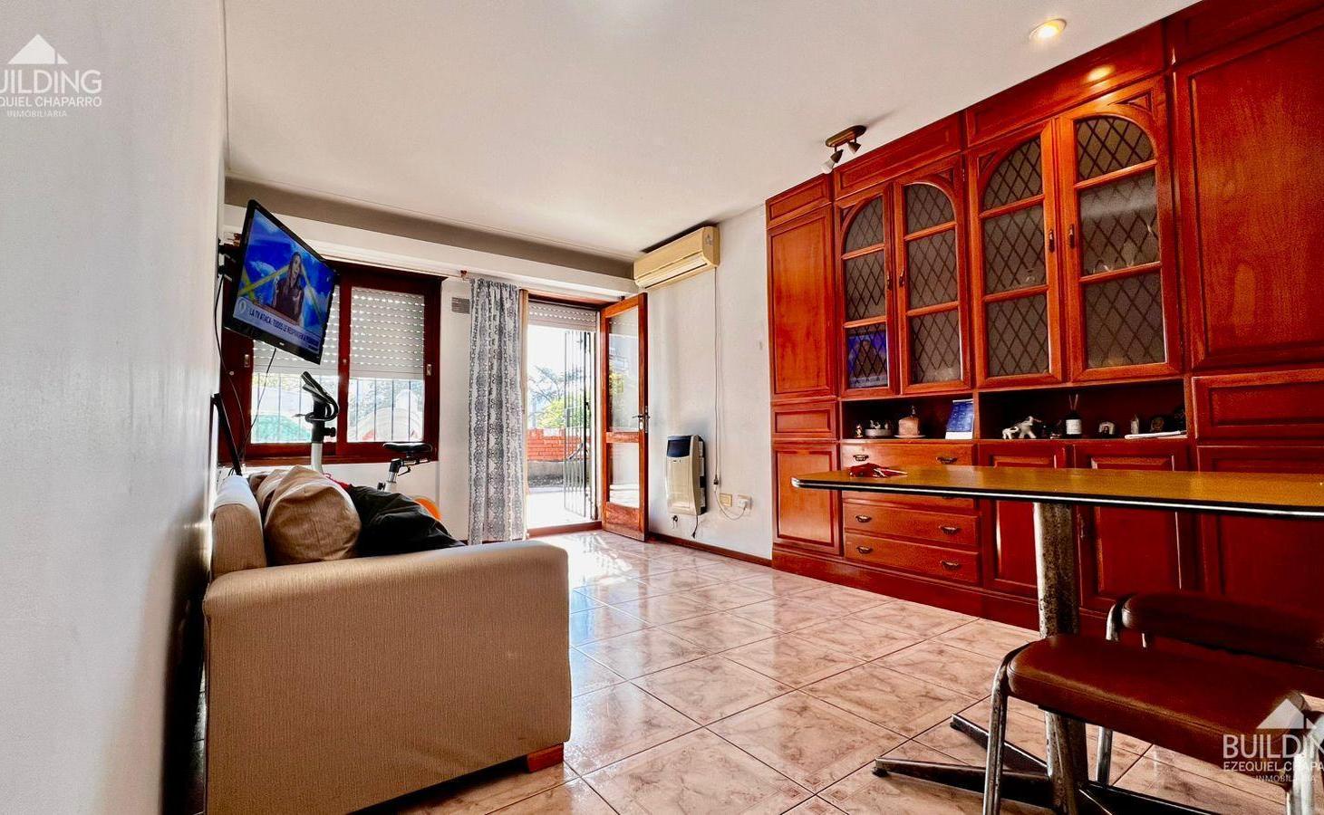 Foto de Departamento con cochera y amplia terraza en venta en La Plata, imagen 2