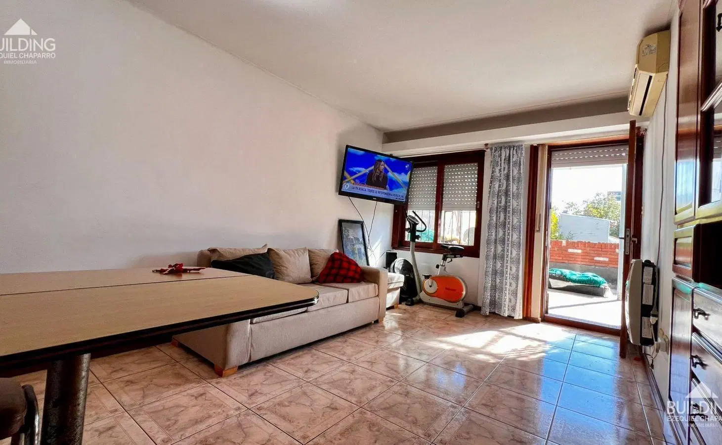 Departamento con cochera y amplia terraza en venta en La Plata 5