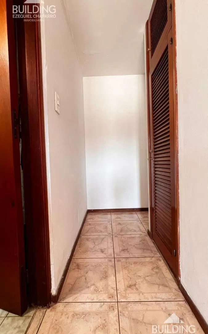 Departamento con cochera y amplia terraza en venta en La Plata 4