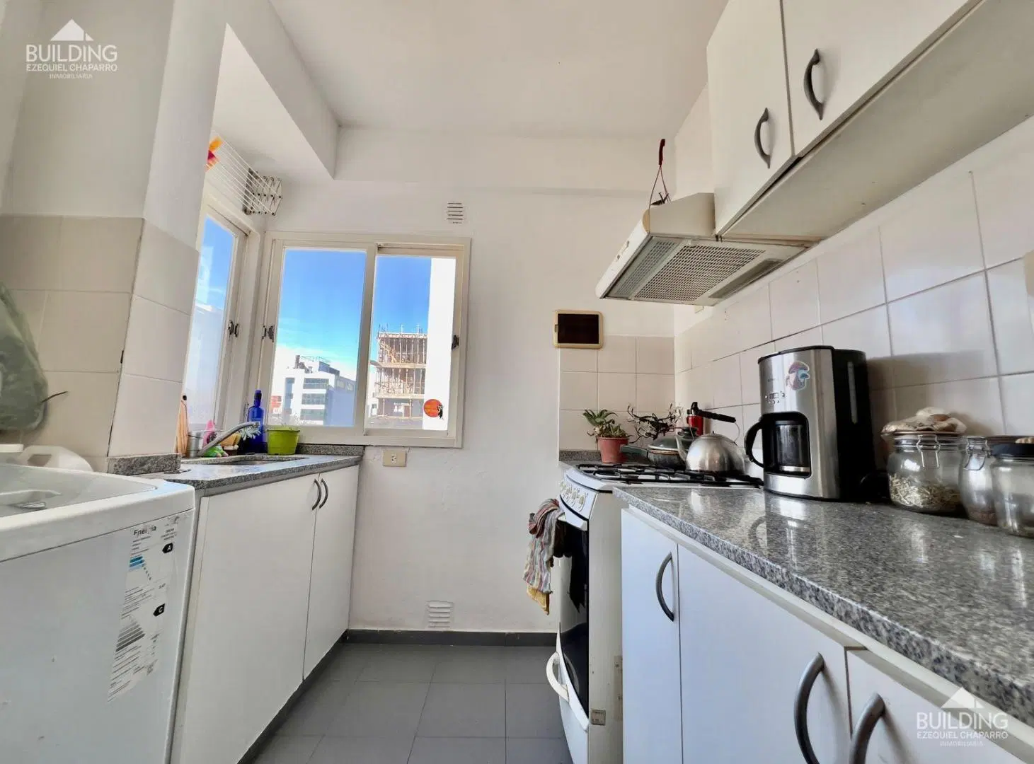 Departamento de un domitorio, cochera y baulera en venta en La Plata 3