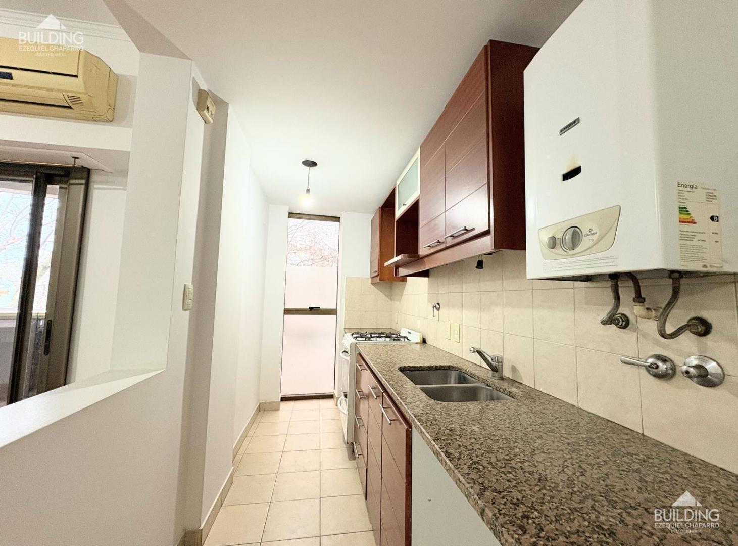 Foto de Departamento de 2 dormitorios con cochera en venta - La Plata, imagen 3