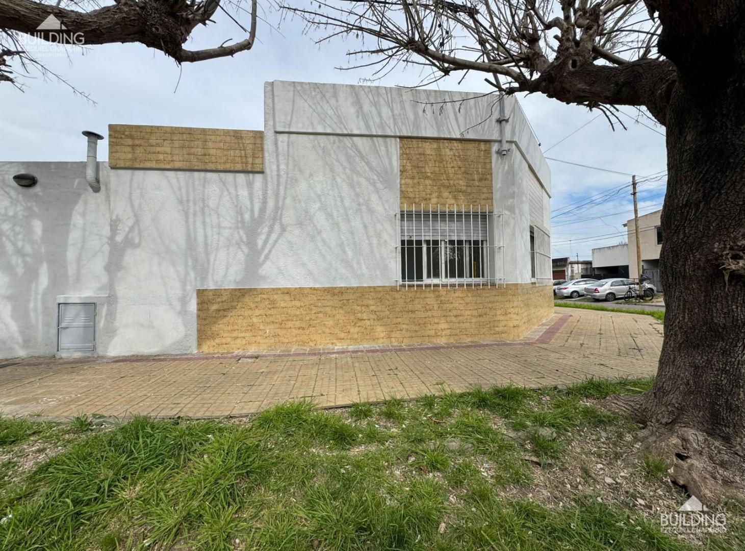 Foto de Casa en venta -tres dormitorios -patio-cochera-quincho-la plata-los, imagen 2
