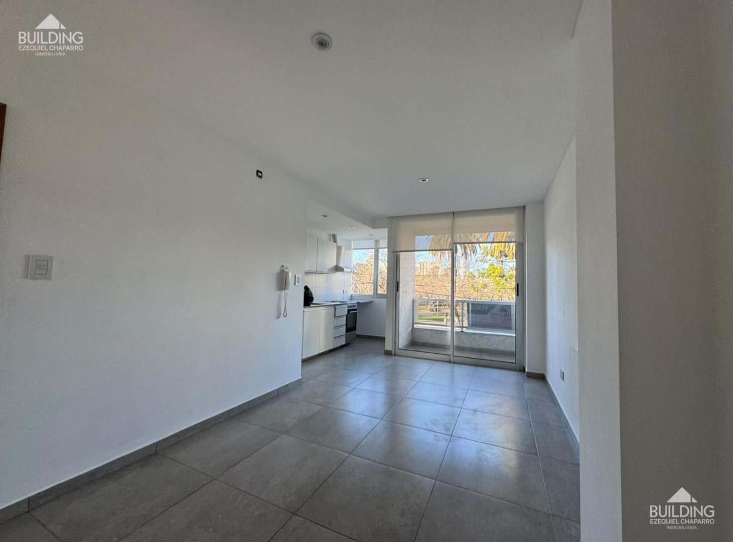 Foto de DEPARTAMENTO 1 DORMITORIO EN VENTA -LA PLATA- BALCON-PLAZA AZCUENAGA, imagen 1