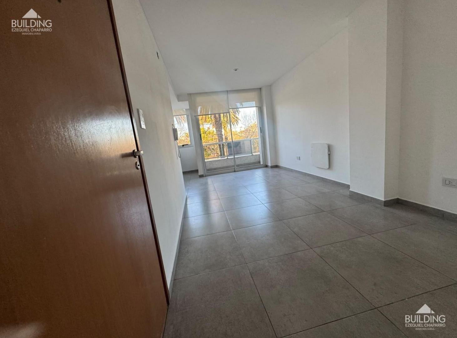 Foto de DEPARTAMENTO 1 DORMITORIO EN VENTA -LA PLATA- BALCON-PLAZA AZCUENAGA, imagen 2