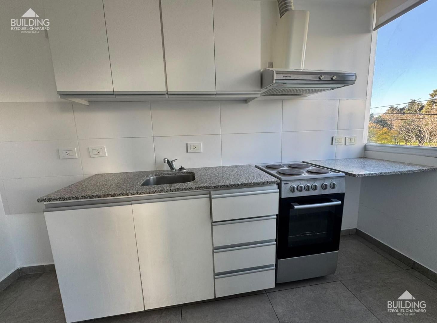 Foto de DEPARTAMENTO 1 DORMITORIO EN VENTA -LA PLATA- BALCON-PLAZA AZCUENAGA, imagen 3