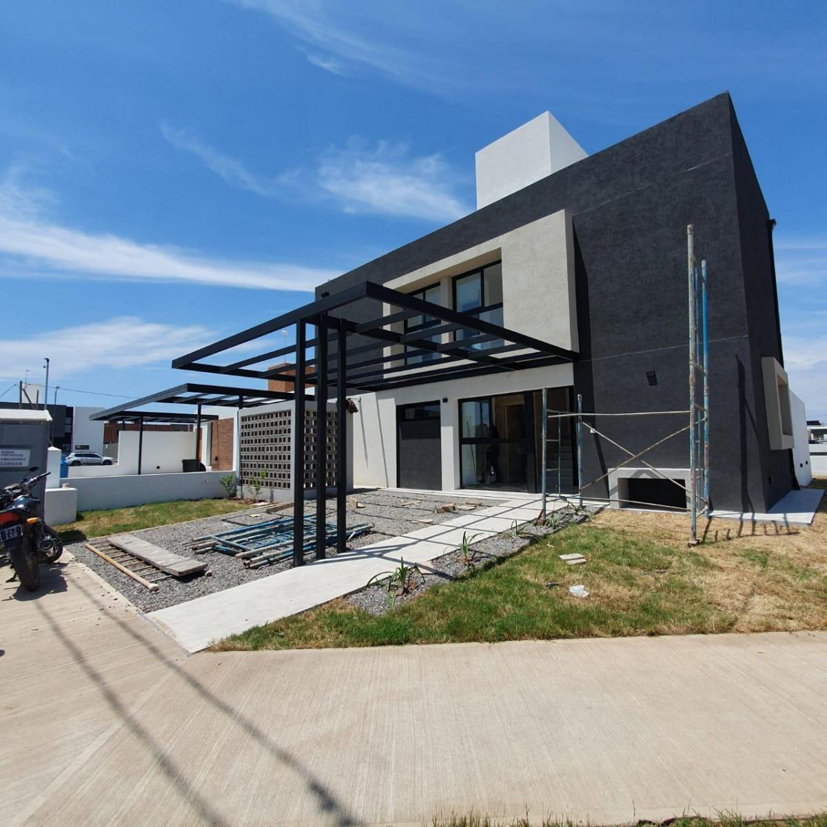 Moderna Casa a Estrenar en Venta, Colinas de Manantiales 3