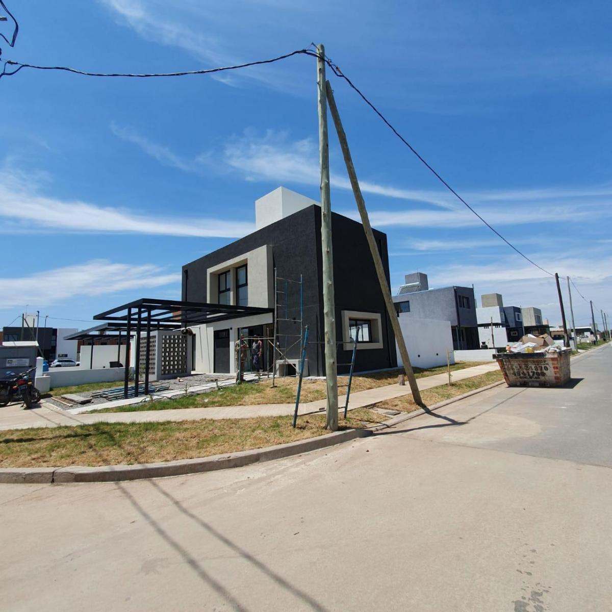 Moderna Casa a Estrenar en Venta, Colinas de Manantiales 2