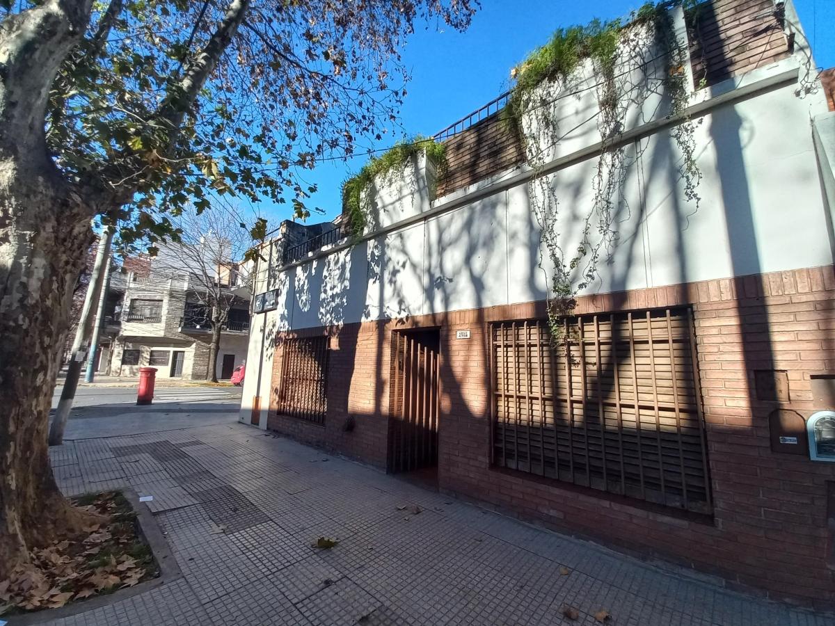 Venta Casa Lote Propio Garage y Local en Esquina Desarrollada 2 Terrazas 2