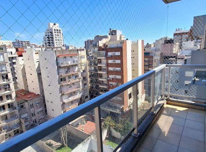 Lugones y Olazabal Alquiler 2 ambientes piso alto contrafrente super luminoso 4