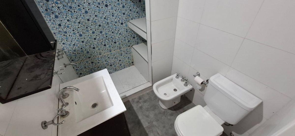 Foto de PH 5 ambientes quincho parrilla sin expensas. Terraza. 185 m2. Entrada, imagen 2