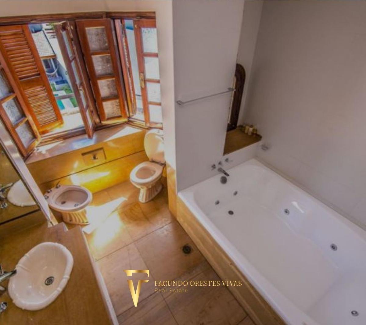 Venta - Liniers - Casa 6 Ambientes - Parrilla - Pileta - Hidromasaje - Cochera 4