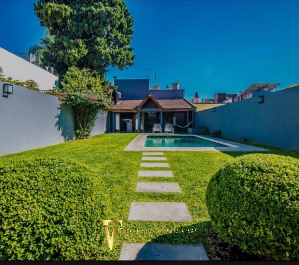 Venta - Liniers - Casa 6 Ambientes - Parrilla - Pileta - Hidromasaje - Cochera 1