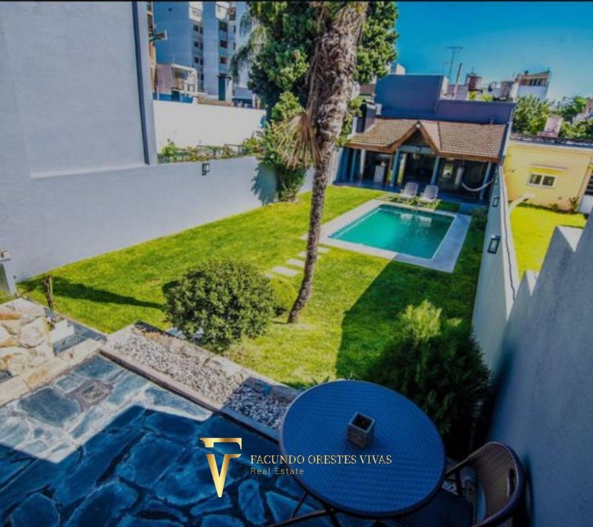 Venta - Liniers - Casa 6 Ambientes - Parrilla - Pileta - Hidromasaje - Cochera 2
