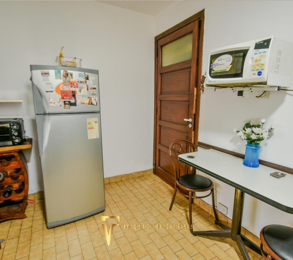 Casa Multifamiliar de 6 Ambientes - Liniers - Jardín - Cochera - Quincho - Terraza 2