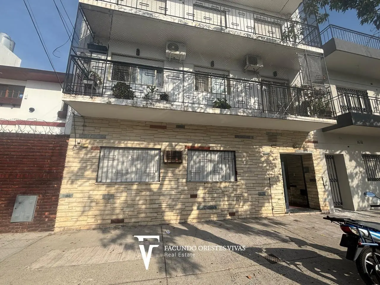 VENTA-LINIERS-DOS AMBIENTES-PLANTA BAJA-PATIO-LAVADERO 1