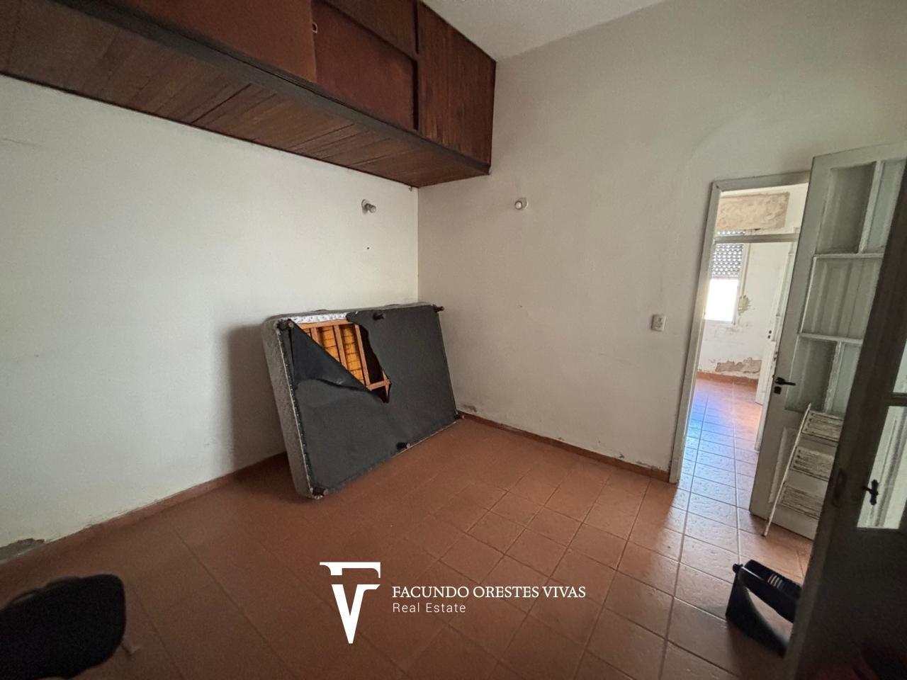 Foto de VENTA - CASA - LOTE PROPIO - TRES AMBIENTES - GARAGE/LOCAL - CIUDADELA, imagen 1