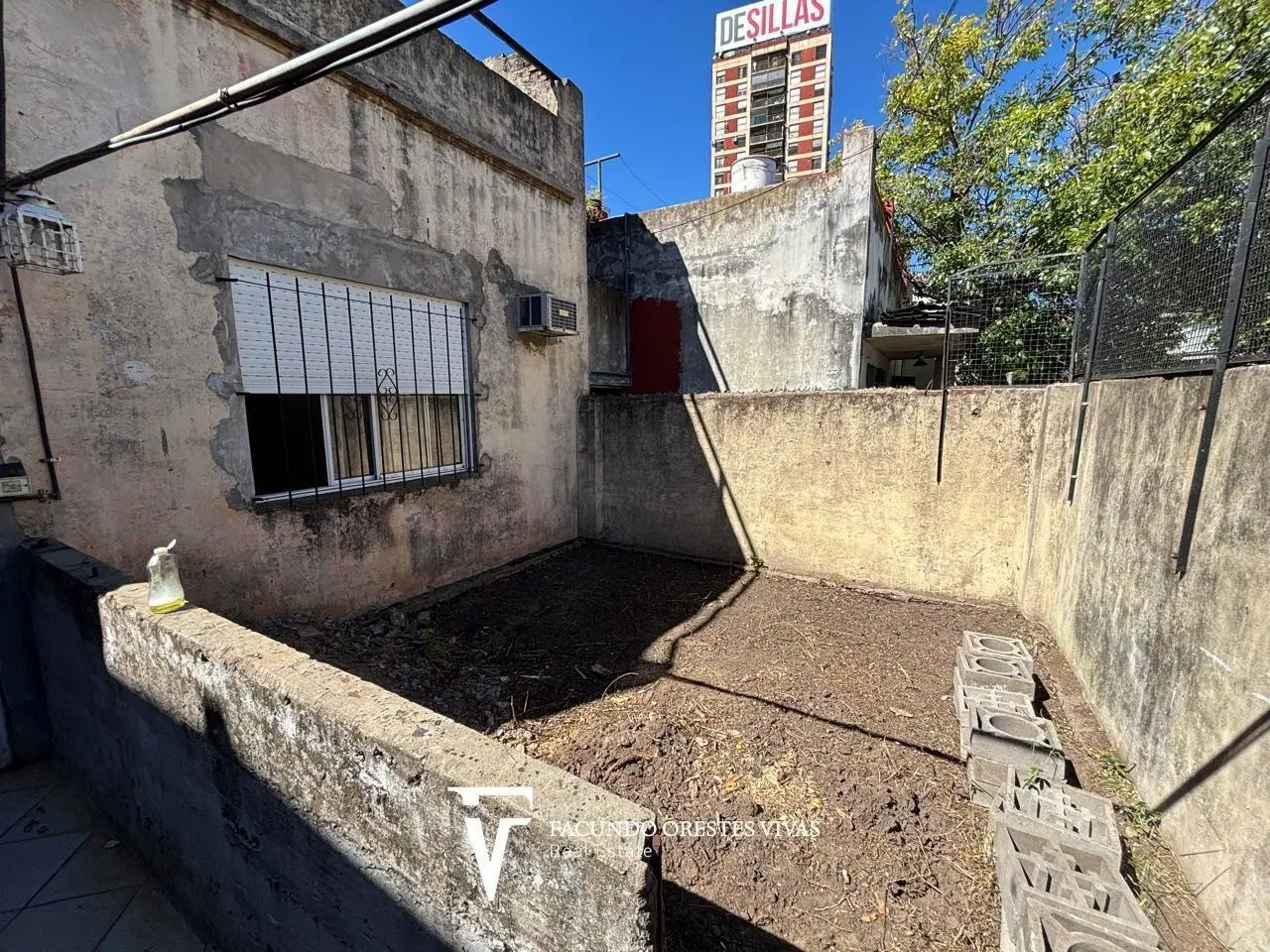 VENTA - CASA - LOTE PROPIO - TRES AMBIENTES - GARAGE/LOCAL - CIUDADELA 3