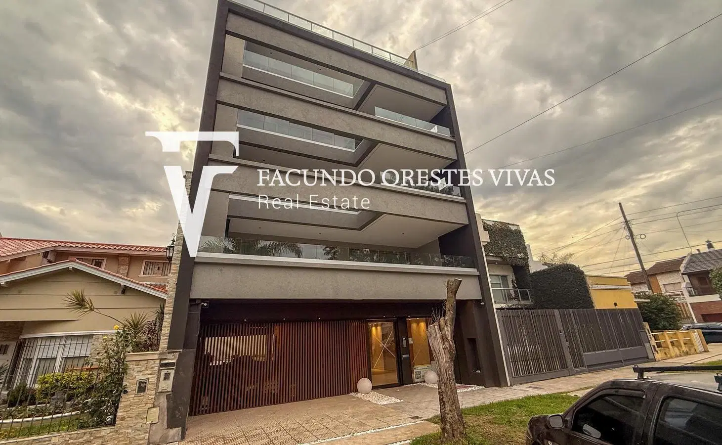 VENTA-CUATRO AMBIENTES-CATEGORIA-EXCLUSIVO-BALCON ATERRAZADO-COCHERA-BARRIO NAON- 3