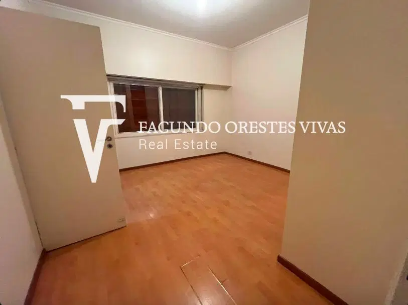 VENTA-CASA- TRES AMBIENTES-JARDIN-COCHERA-LOTE PROPIO-LINIERS 4