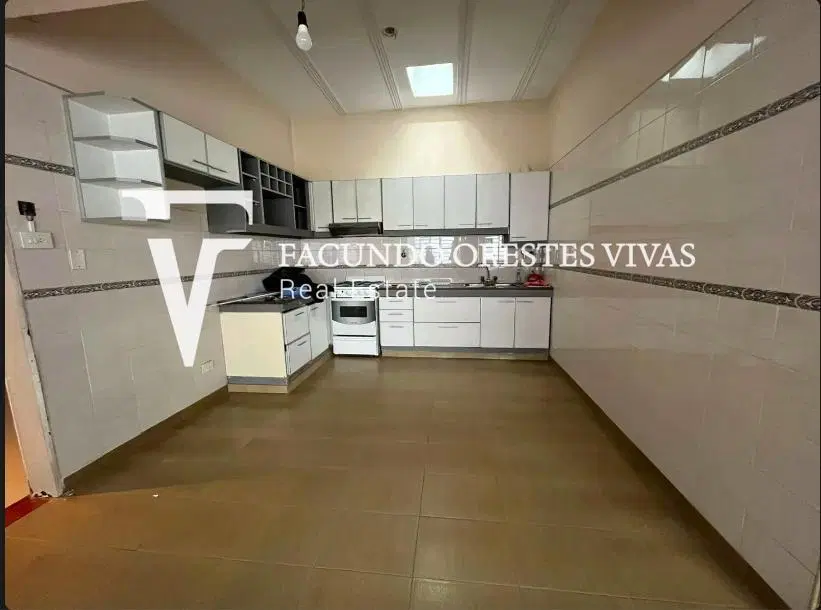 VENTA-CASA- TRES AMBIENTES-JARDIN-COCHERA-LOTE PROPIO-LINIERS 2