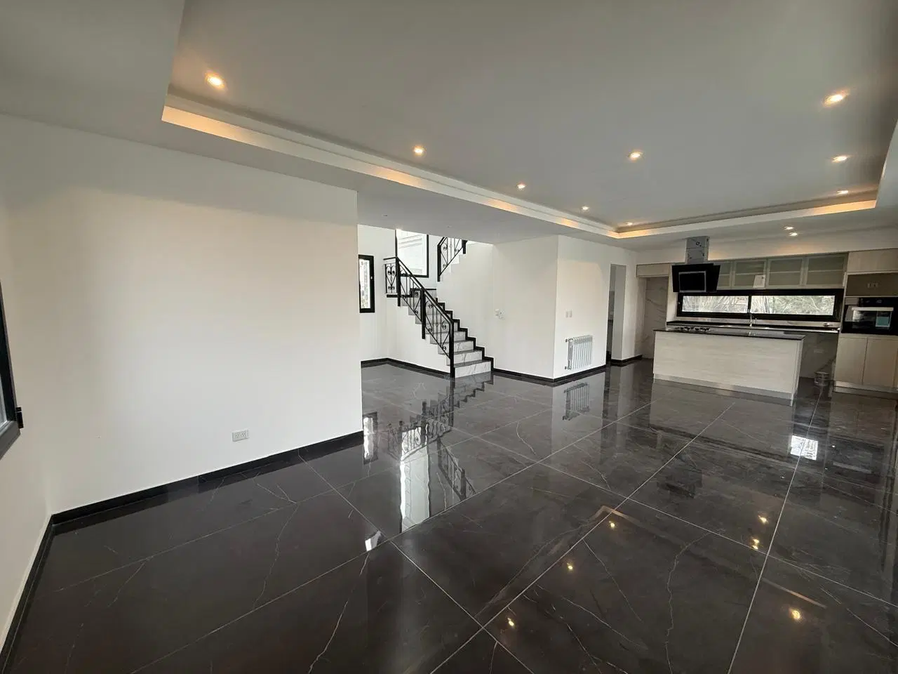 VENTA- CASA- CINCO AMBIENTES-CAYEGORIA-PARRILLA-PILETA-BALCON ATERRAZADO-LAGOS DE CANNING- 4