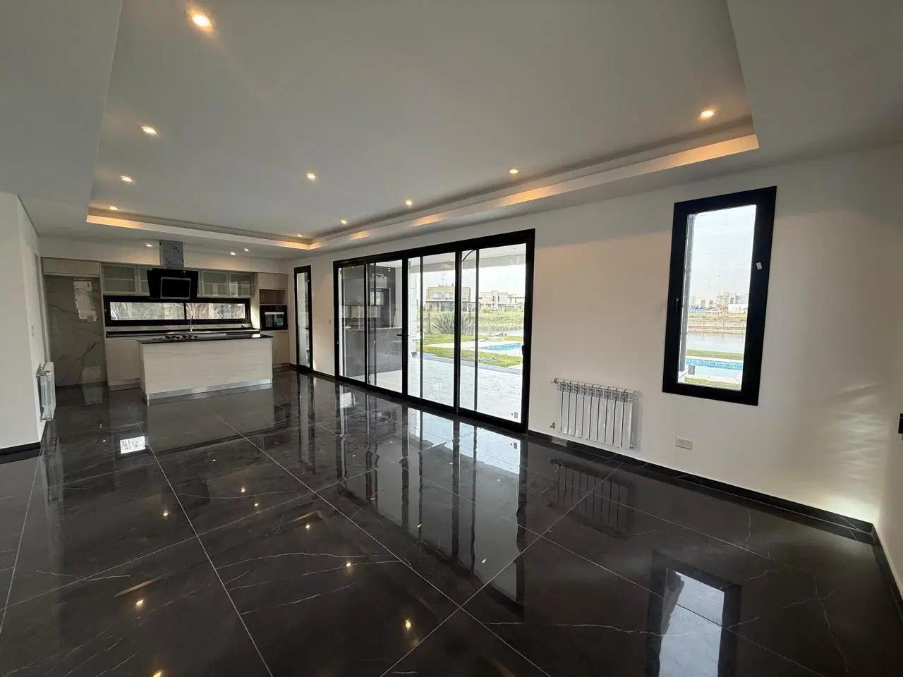 VENTA- CASA- CINCO AMBIENTES-CAYEGORIA-PARRILLA-PILETA-BALCON ATERRAZADO-LAGOS DE CANNING- 8