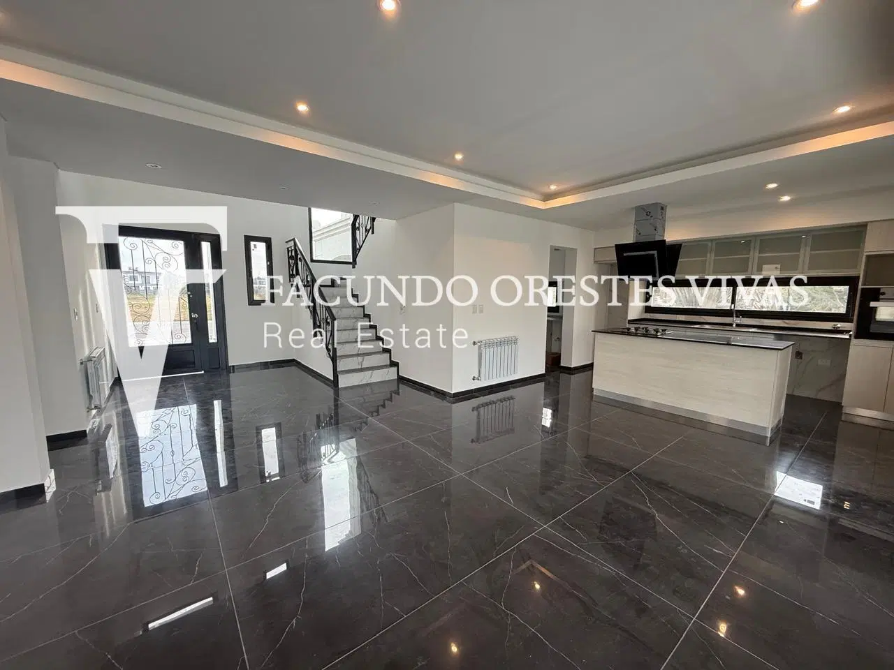 VENTA- CASA- CINCO AMBIENTES-CAYEGORIA-PARRILLA-PILETA-BALCON ATERRAZADO-LAGOS DE CANNING- 2