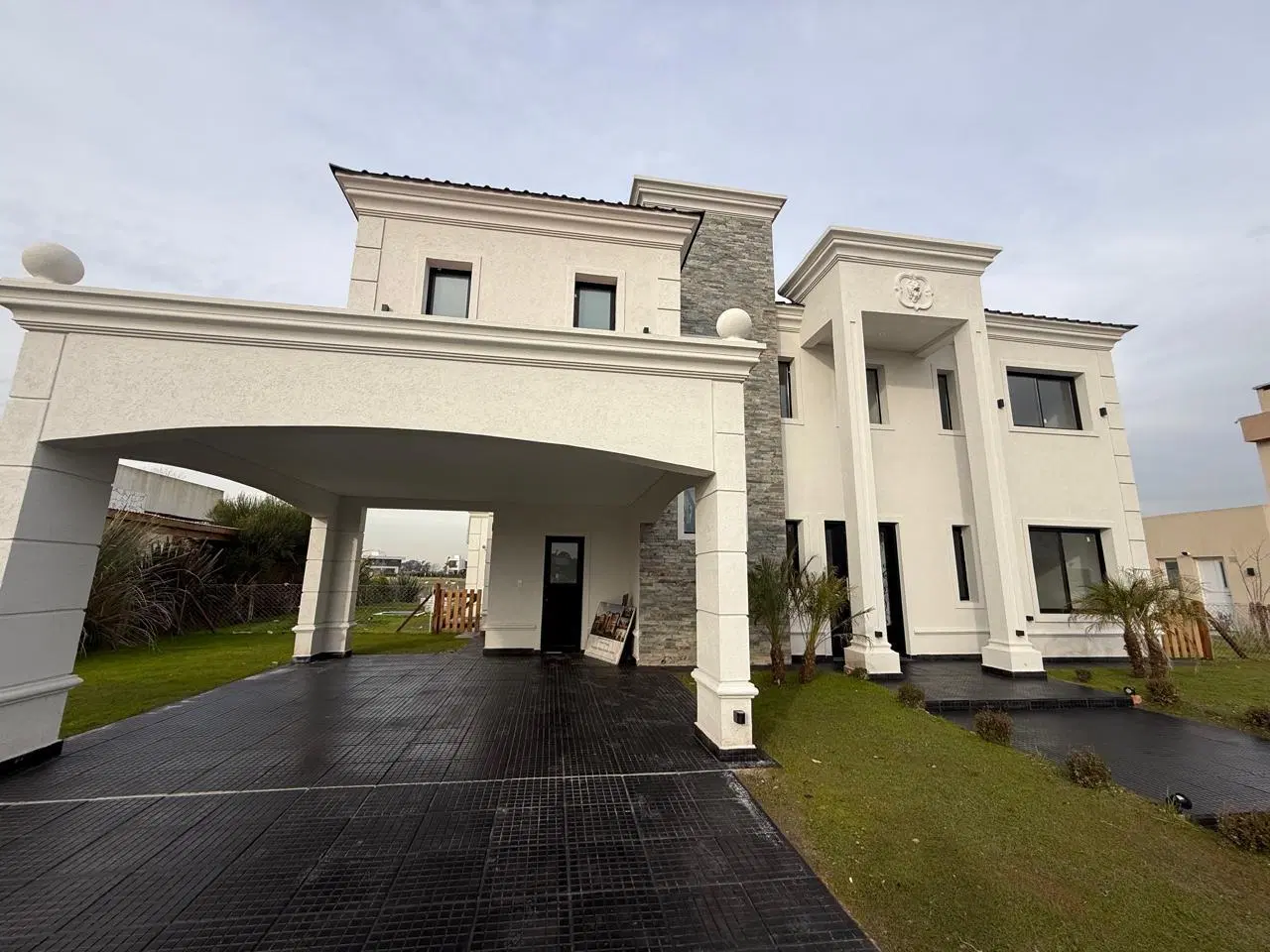 VENTA- CASA- CINCO AMBIENTES-CAYEGORIA-PARRILLA-PILETA-BALCON ATERRAZADO-LAGOS DE CANNING- 5