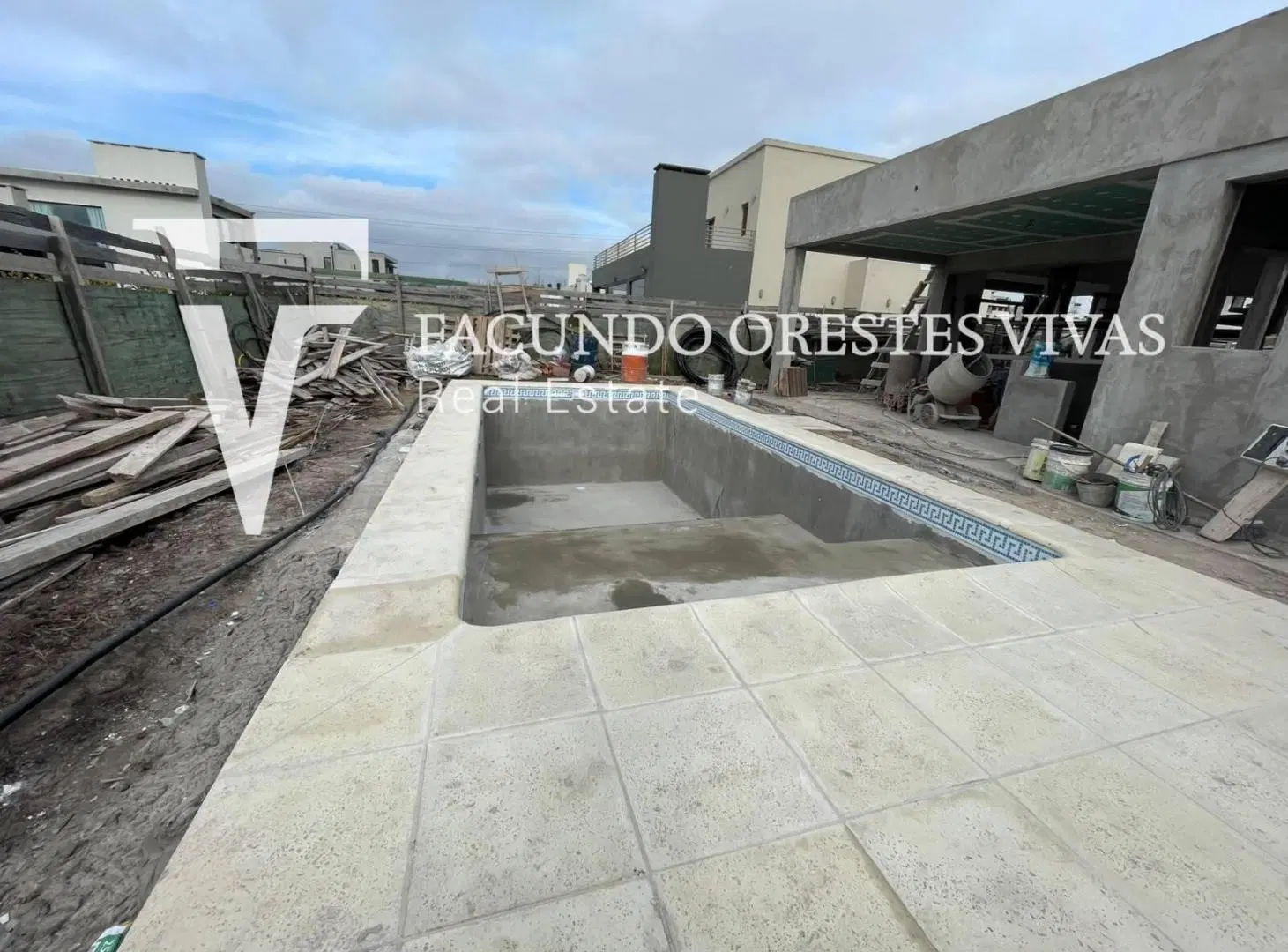 VENTA-CASA- CUATRO AMBIENTES-A ESTRENAR-PERMUTA-FINANCIACION-PISCINA-CANNING CHICO- 2