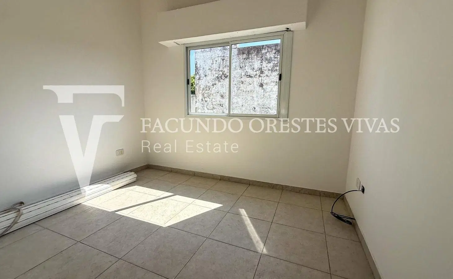 VENTA-PH-SIN EXPENSAS-TRES AMBIENTES-ENTRADA INDEPENDIENTE-PATIO-LOMAS DEL MIRADOR- 5