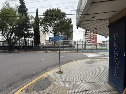Foto de ALQUILER - LOCAL ESQUINA - DOBLE ENTRADA - PLANTA BAJA - CIUDADELA, imagen 2