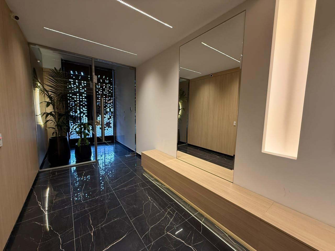 Foto de ALQUILER - DEPARTAMENTO - DOS AMBIENTES - FRENTE - AIRE ACONDICIONADO, imagen 2
