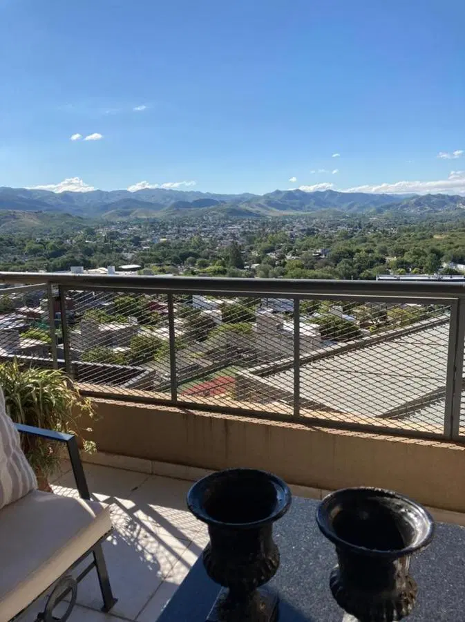 VENTA - DEPTO TRES DORMITORIOS - LA CUESTA 5