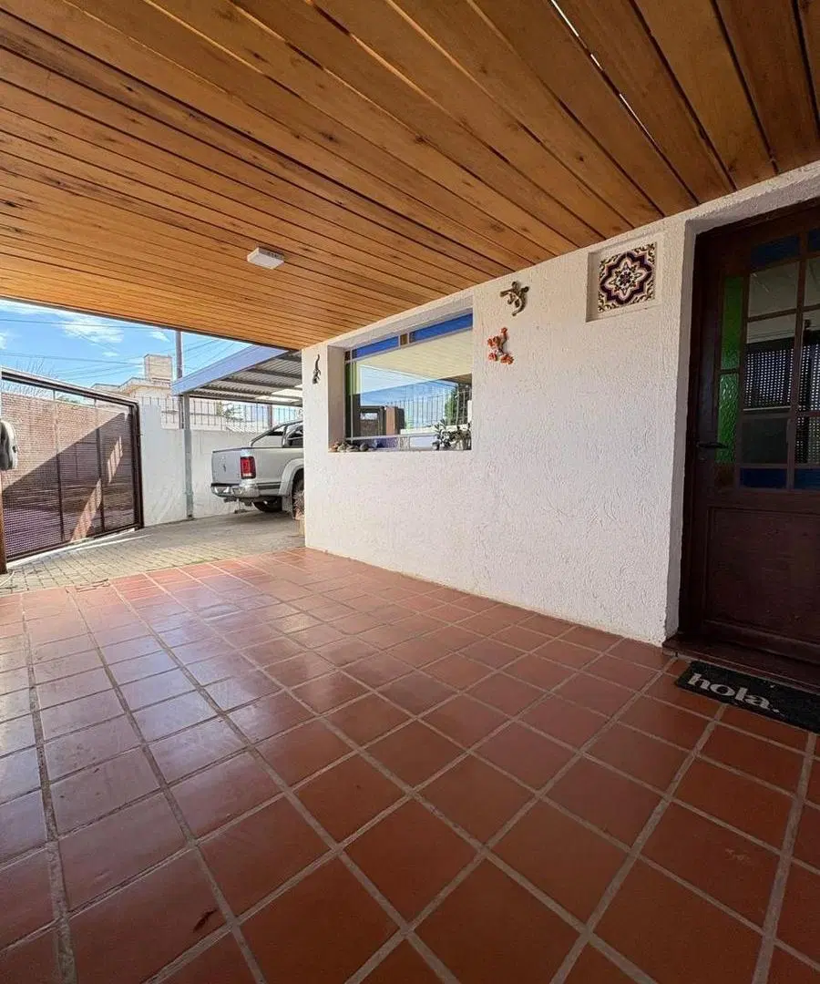 Casa Tres dormitorios con pileta - Unquillo 4