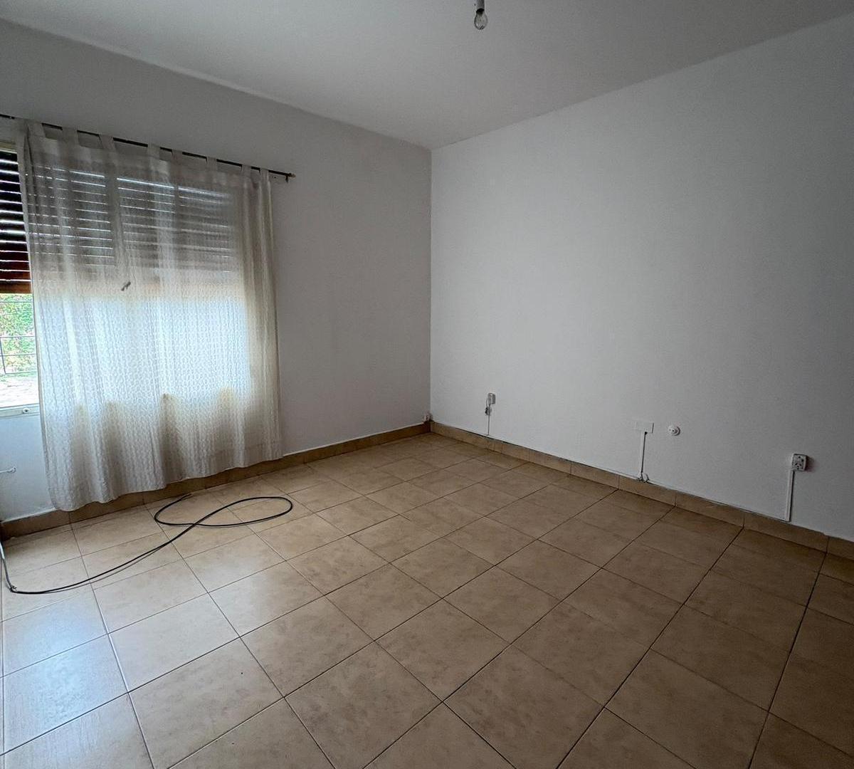 Foto de ALQUILER TRES DORMITORIOS - ZONA SANATORIO ALLENDE - TODO PLANTA BAJA, imagen 1