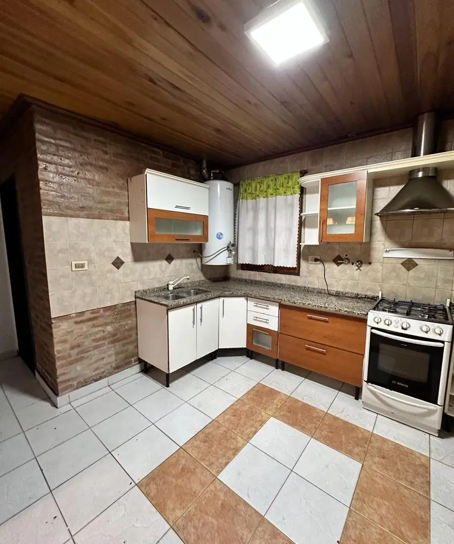 Casa Tres Dormitorios - con Pileta - Arguello 1