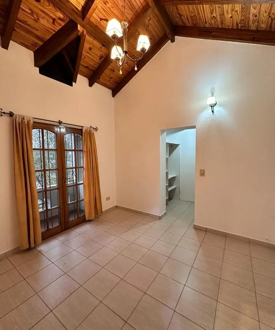 Casa Tres Dormitorios - con Pileta - Arguello 2