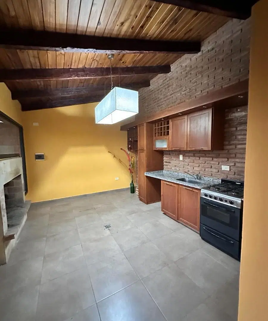 Casa Tres Dormitorios - con Pileta - Arguello 8