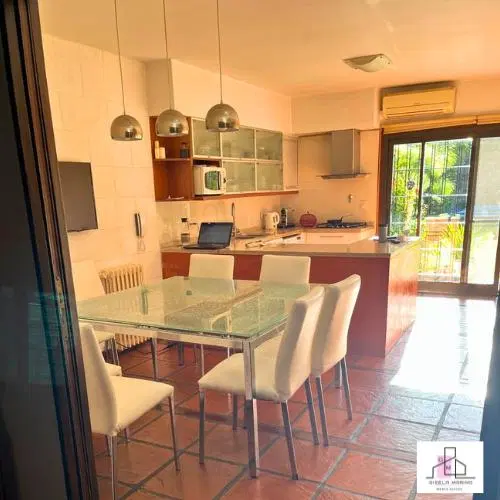 VENTA CHALET 5 AMB CON DEPENDENCIA, QUINCHO, PILETA, PARQUE, GARAGE PARA 2 AUTOS. 2