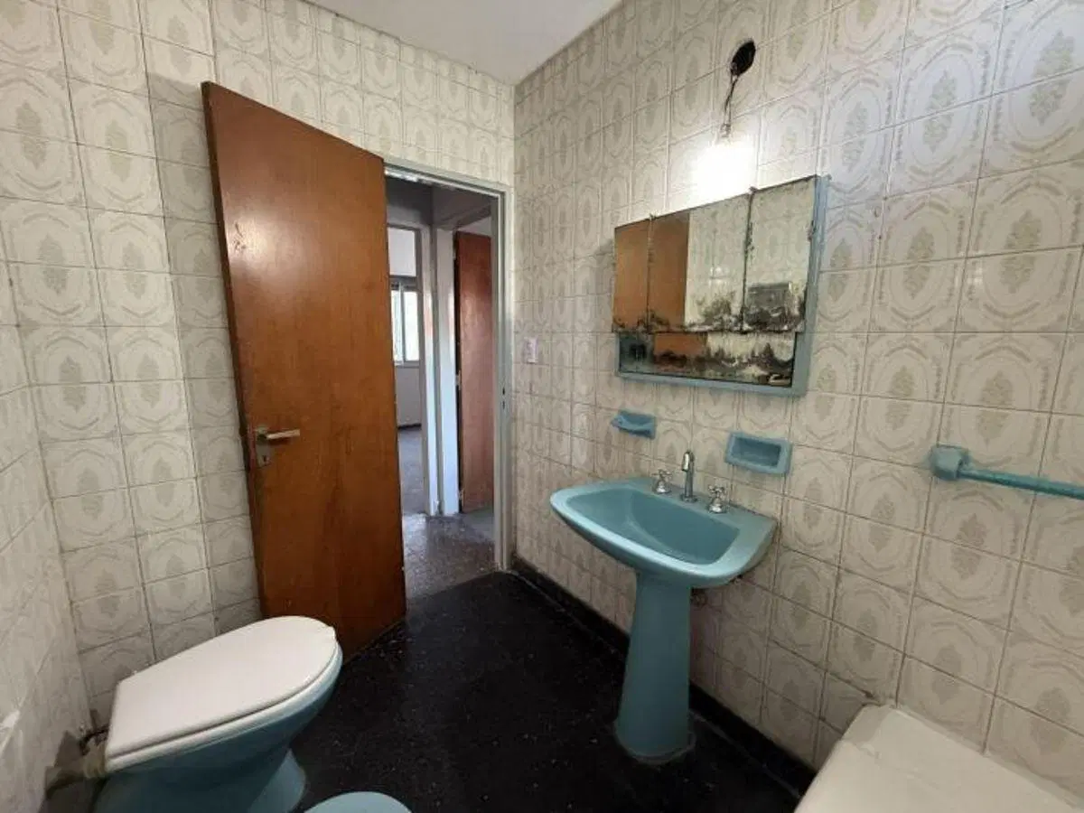 VENTA DEPTO 3 AMBIENTES CON BALCON , MUY BUENA DISTRIBUCIÓN Y EXCELENTE UBICACIÓN 5