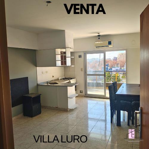 VENTA MONOAMBIENTE CON COCHERA CUBIERTA, BAULERA Y AMPLIO BALCÓN AL FRENTE
