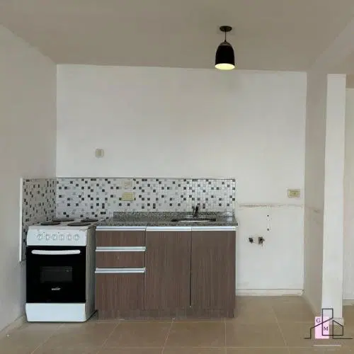 VENTA Monoambiente al frente con balcón – Apto credito– excelente estado, Parque Avellaneda 4