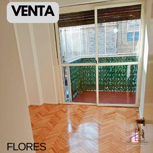 Foto de VENTA DEPTO 3 AMBIENTES REMODELADO A NUEVO, APTO CREDITO FLORES NORTE, imagen 2